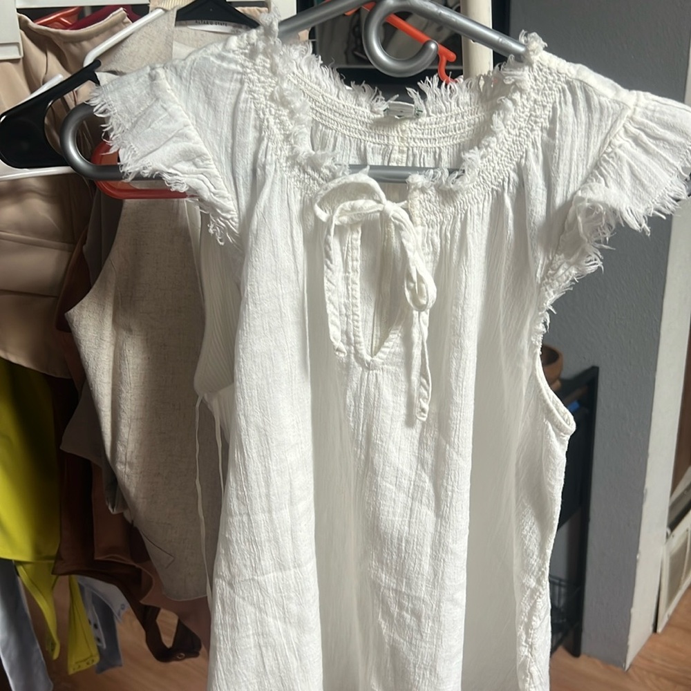 Super cute beach wear top, flows, comfortable and lightweight.